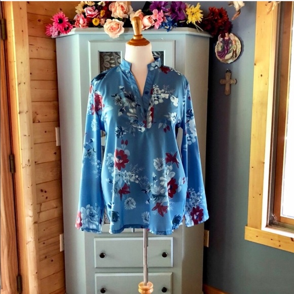 Beautiful Blouse w/ Button Up Sleeves. Brand NEW!! - Picture 8 of 8